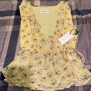 NWT Yellow‎ ruffled Tank